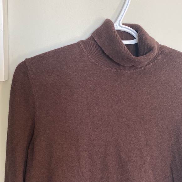 RW&CO Turtle Neck - Picture 2 of 5